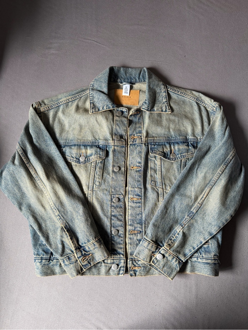 H&M Classic Light Wash Denim Jacket - Blue Size Small
